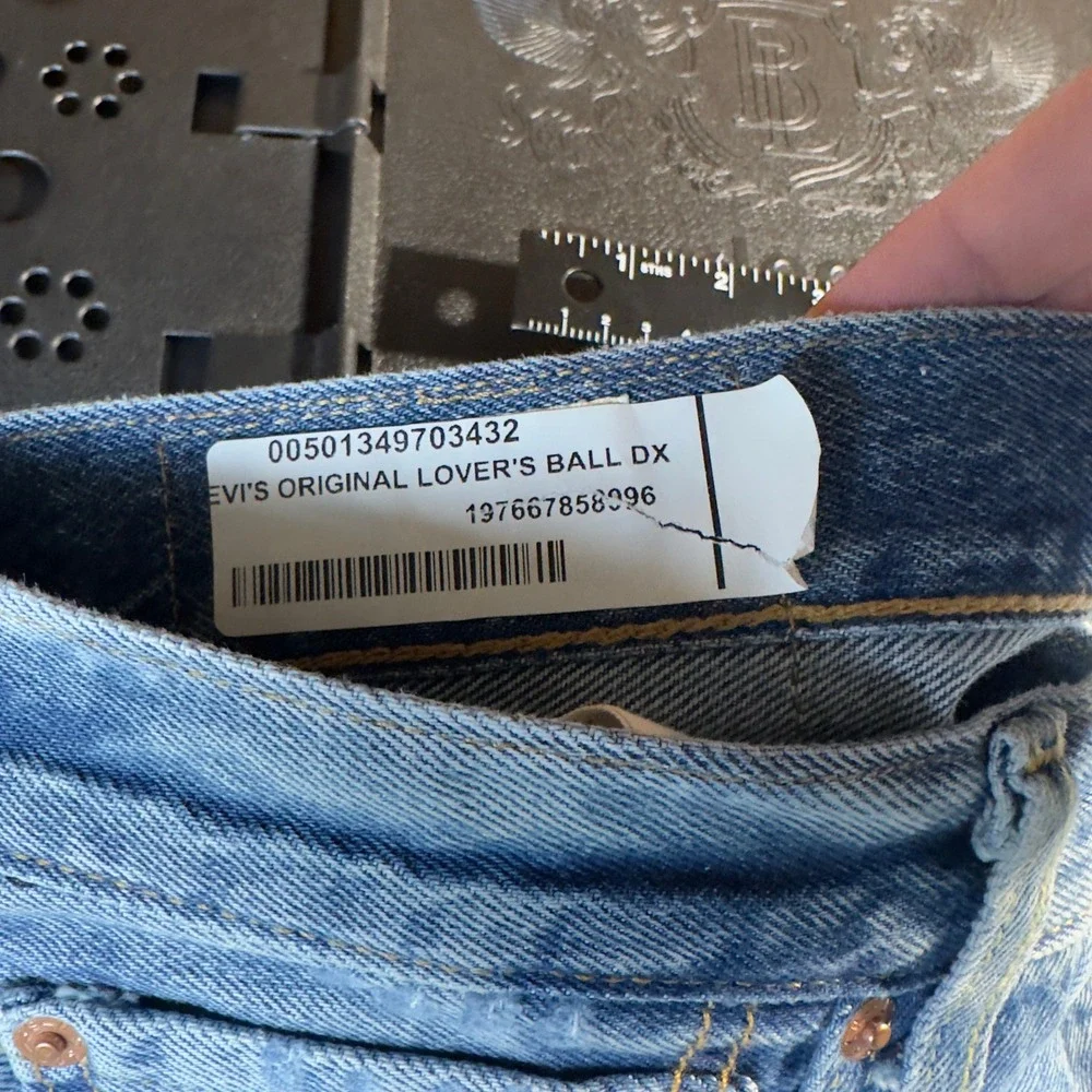Levi's Premium 501 Original Jeans Mens‎ 34x32 Light Wash Distressed Baggy Denim